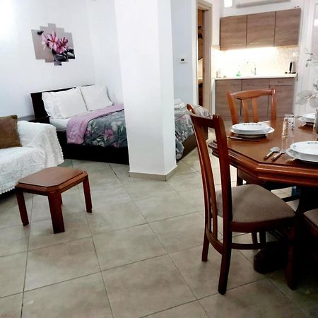 Maria'S Cozy Basement Studio ! Volos Exterior foto