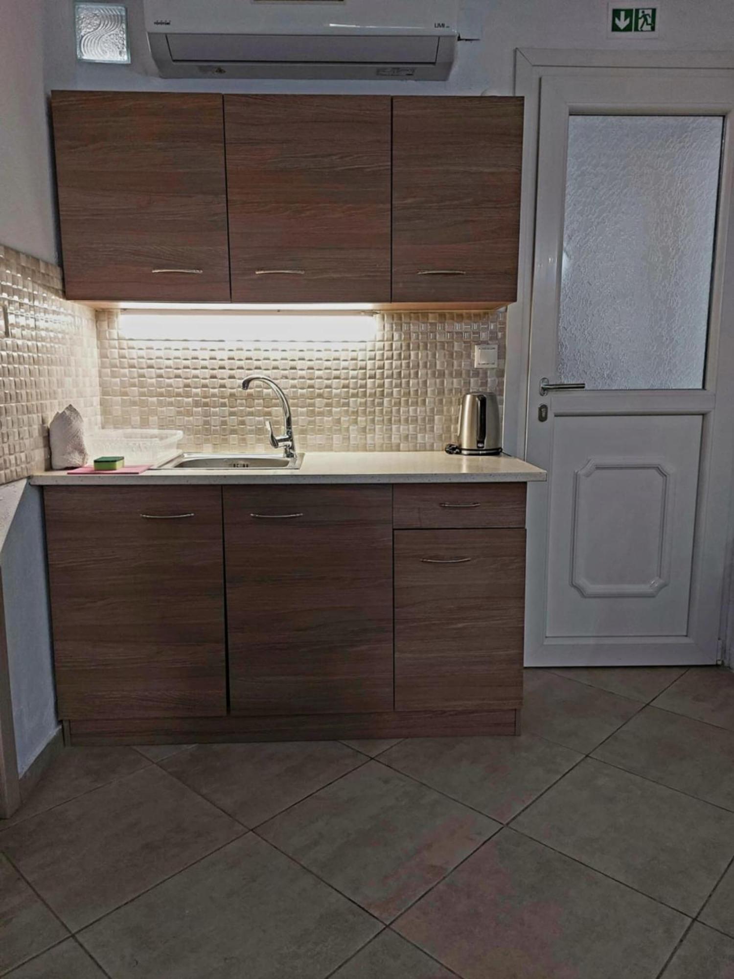 Maria'S Cozy Basement Studio ! Volos Exterior foto